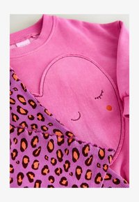 Pasirinkta, pink heart animal print