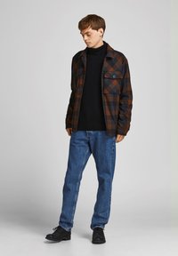 Jack & Jones JJPANNEL ROLL NECK - Maglione - black