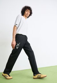 Carhartt WIP DUCKS SINGLE KNEE PANT - Kelnės - black