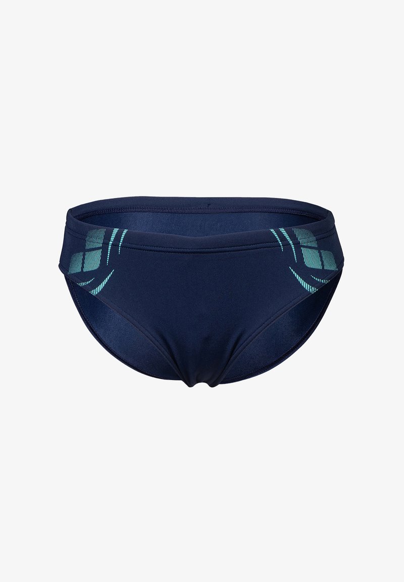 Slip da nuoto da uomo blu navy con accenti geometrici azzurri sui lati anteriori, cintura elastica e texture del tessuto liscia.