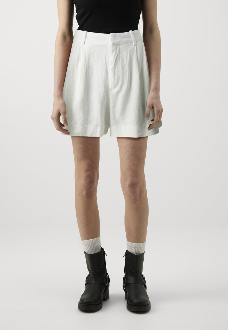 GAP Pantaloni scurți - new off white