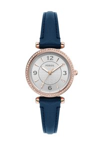 Montre Fossil avec un cadran en or rose, un visage argenté, un bracelet en cuir bleu marine, de forme ronde et des accents scintillants autour du cadran.