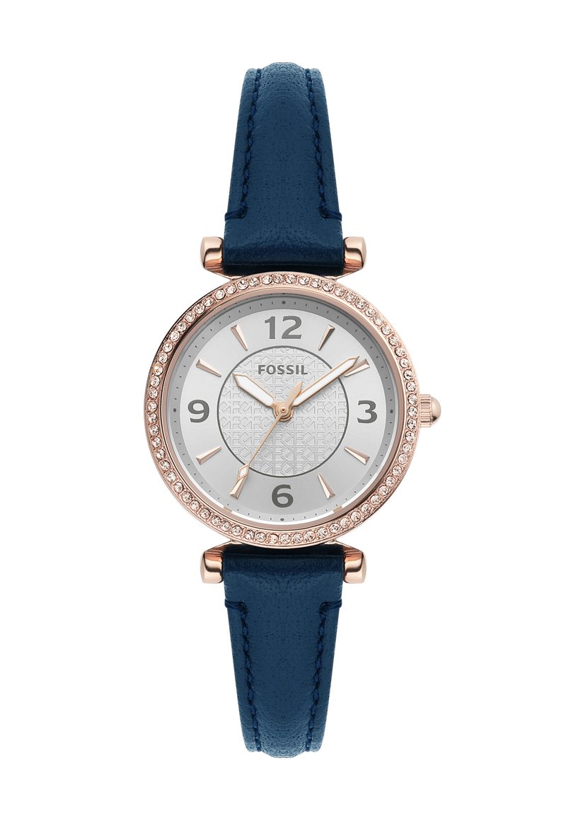 Montre Fossil avec un cadran en or rose, un visage argenté, un bracelet en cuir bleu marine, de forme ronde et des accents scintillants autour du cadran.