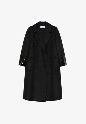 Sort uldfrakke med notched krave, to forlommer og klokkeærmer med sorte palietter ved manchetterne.