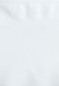 SHAPE SEAMLESS CROSS BACK  - Brassières de sport à maintien léger - white