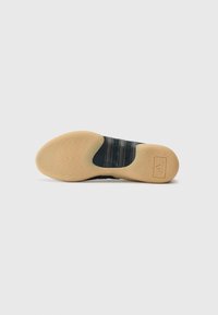 adidas Originals TAEKWONDO MEI BALLET - Bailarinas con hebilla - core black/ftwr white/gum 3