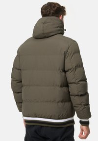 Puffer jacket in olive green with a hood, featuring a quilted design, ribbed cuffs and hem in contrasting white and dark green accents.