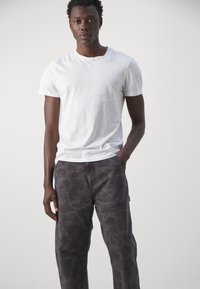 Carhartt WIP DUCK SINGLE KNEE PANT - Kalhoty - green/graphite garment dyed