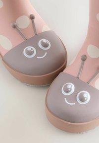 Next HANDLE REGULAR FIT - Bottes en caoutchouc - pink ladybird