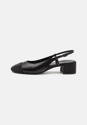 Sort slingback sko med en glat læderoverdel og en tekstureret sort tåhætte. Har en blokhæl med et perle-lignende design.