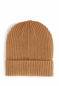 Bonnet en tricot beigne en tan avec une texture côtelée et un revers plié. Le tissu semble doux et chaud, idéal pour les temps froids.