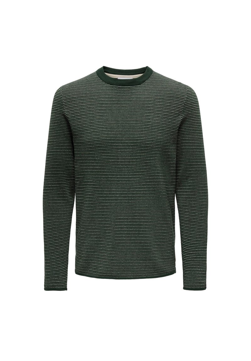 Pull en tricot vert foncé avec un col rond, présentant un motif de rayures horizontales en vert clair et blanc, des manches longues et des poignets côtelés.