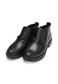 Schwarze Lederstiefeletten mit runden Zehen, ausgestattet mit einer dekorativen Kettendetails und einem seitlichen Reißverschluss. Dicke Gummisohle für guten Halt.