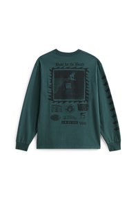 Grøn langærmet T-shirt lavet af bomuld, med et grafisk design på ryggen, der har flere logoer og tekst i sort tryk.