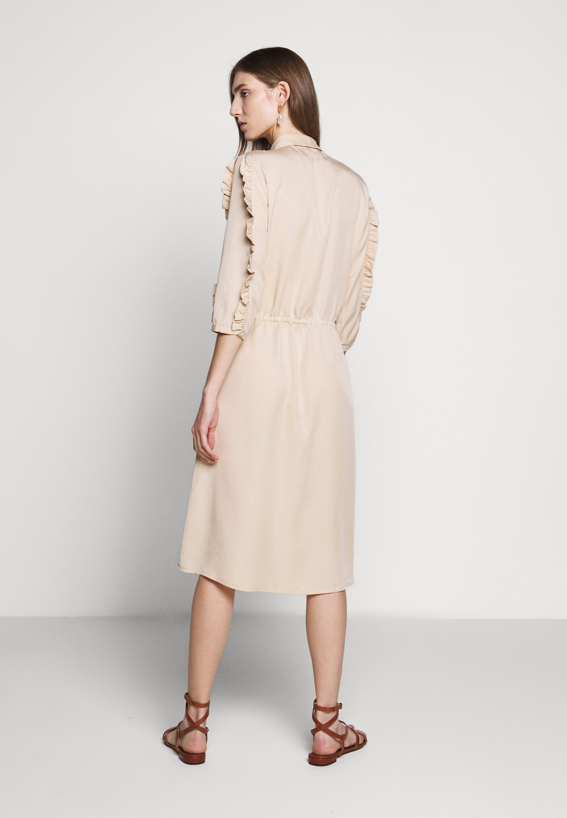 Bruuns Bazaar LAERA DEEP DRESS Skjortekjole sand Bruuns Bazaar LAERA DEEP DRESS - Skjortekjole - sand