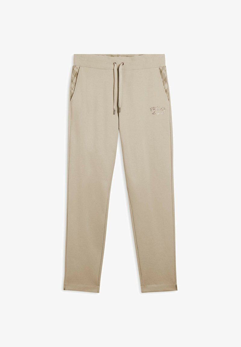 Pantalones de chándal beige con cintura elástica y cordón ajustable. Los bolsillos laterales tienen un borde con patrón. Logo sutil en la parte frontal.