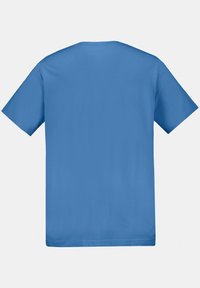 Blauwe katoenen T-shirt met korte mouwen, een ronde hals en een gladde textuur; heeft een effen kleur zonder extra patronen of accenten.
