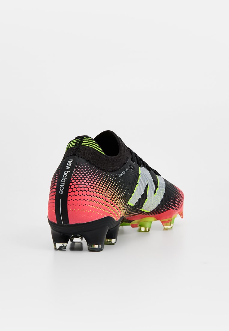 Fußballschuhe für festen Untergrund
