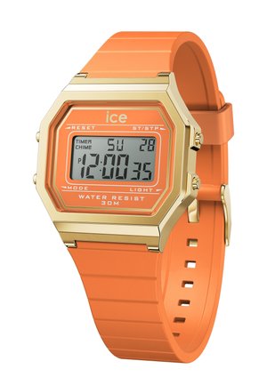 Montre numérique avec un bracelet en silicone orange, boîtier hexagonal ton or, affichage LCD indiquant l'heure et les fonctions, résistant à l'eau jusqu'à 30 m.