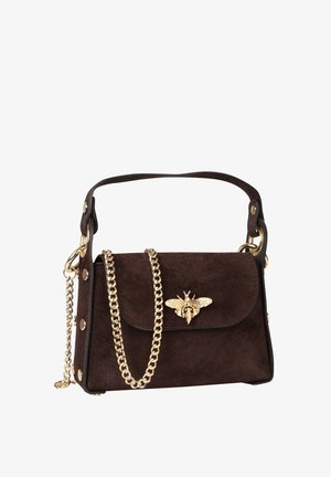 Dunkelbraune Velourleder-Handtasche mit goldener Bienenverzierung auf dem Überschlag, mit kurzem Griff und goldener Ketten-Schulterriemen.
