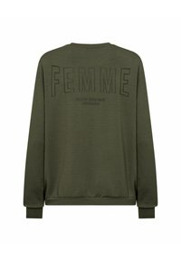 Alyvuogių spalvos megztinis su apvalia kaklo linija, raštuotais rankogaliais ir spausdintu "FEMME" logotipu ant nugaros, turintis lygų paviršių.