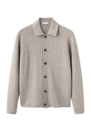 Graue Strickjacke aus Rippenstrickstoff. Verfügt über einen Kragen, eine Knopfleiste und lange Ärmel. Mit dunklen Knöpfen akzentuiert.