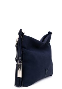 Borsa a mano blu navy con superficie texturizzata, forma morbida, tracolla removibile e un'etichetta in argento con dettaglio a frangia.
