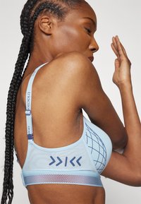 triaction by Triumph CARDIO FLOW - Sports-BH-er med mye støtte - sky blue