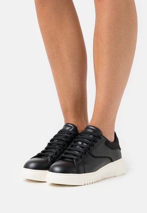 Emporio Armani, Baskets basses - black