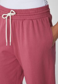 Tezenis MIT PASPELTASCHEN UND TUNNELZUG - Teplákové kalhoty - Pink