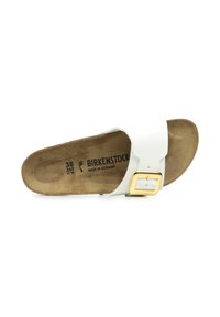 Infradito Birkenstock bianche con fibbia gialla, zeppa in sughero, materiale superiore liscio e suola marrone testurizzata. Taglia 38, made in Germany.