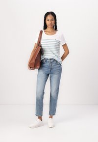 TOM TAILOR DENIM PRINTED SLUB - Triko s potiskem - white/mint