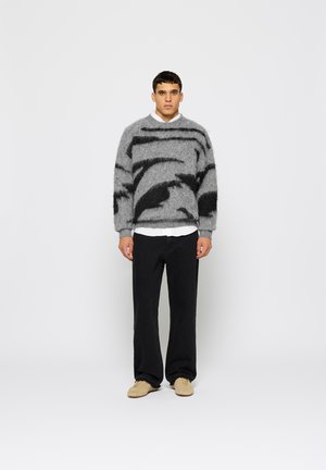 Rangs 1: Burocs - MONOCHROME - Džemperis