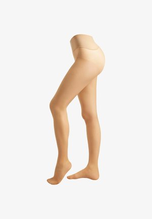 Durchsichtige hautfarbene Schwangerschaftsstrumpfhose, getragen an einem schwangeren Bauch und Beinen, dargestellt stehend mit einem angehobenen Fuß.