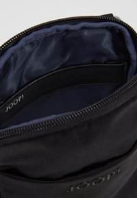 JOOP! Taška s příčným popruhem - black