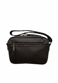 Sac bandoulière rectangulaire noir texturé avec poche zippée à l'avant et bandoulière réglable sur fond blanc.