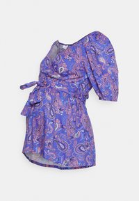 Vestido envolvente roxo em padr�ão paisley com mangas bufantes, cintura cingida e saia fluida. Apresenta padrões florais intrincados em cores vibrantes.