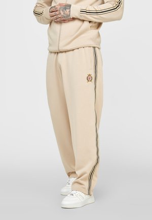 DELUXE CREST LOOSE FIT PANT - Tracksuit bottoms - ecru
