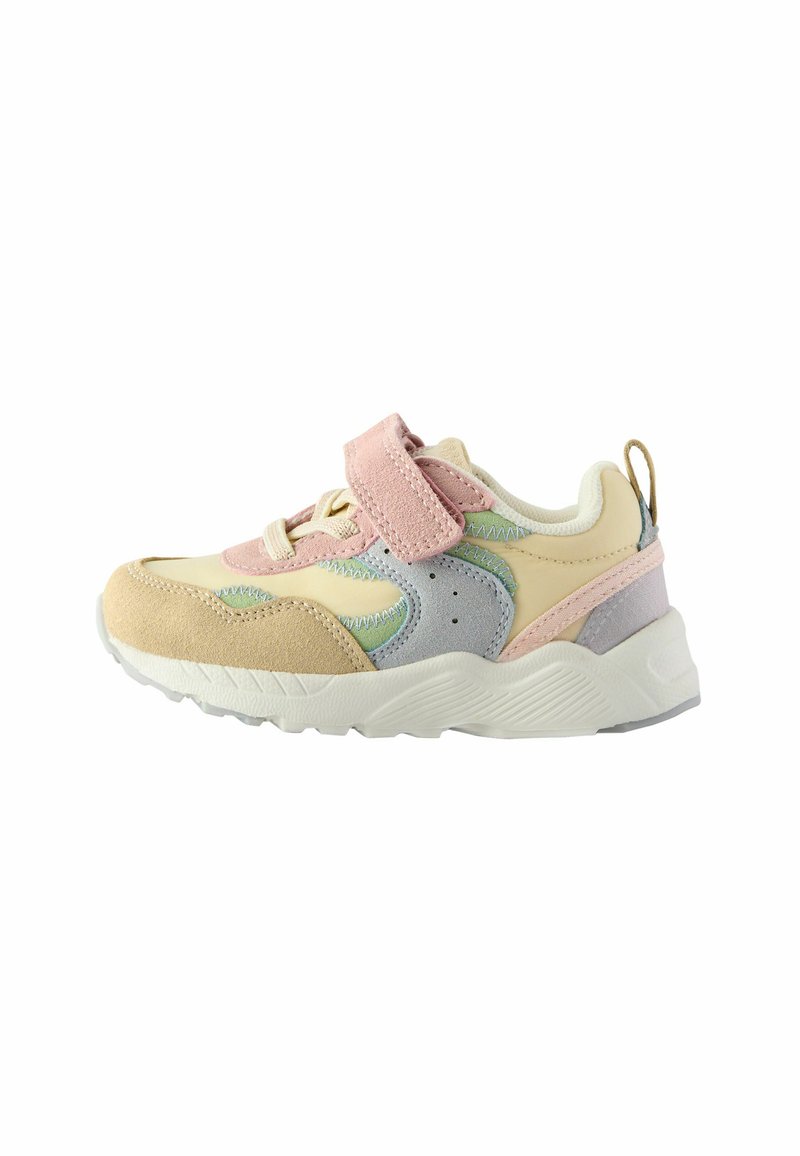 Mønstret sneakers i flere farver med velcrobånd, skind og mesh-materialer, rund tå, polstret krave og tekstureret sål.