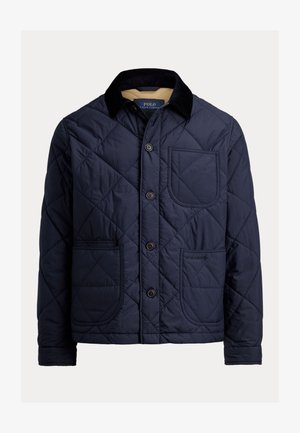 Jachetă matlasată bleumarin cu guler din catifea, buzunar frontal și închidere cu nasturi. Prezintă o textură netedă și un design de culoare solidă.