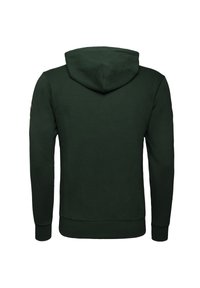 Sudadera con capucha de color verde oscuro, con una textura suave, puños y dobladillo acanalados, que presenta un sutil detalle del logo en la manga izquierda.
