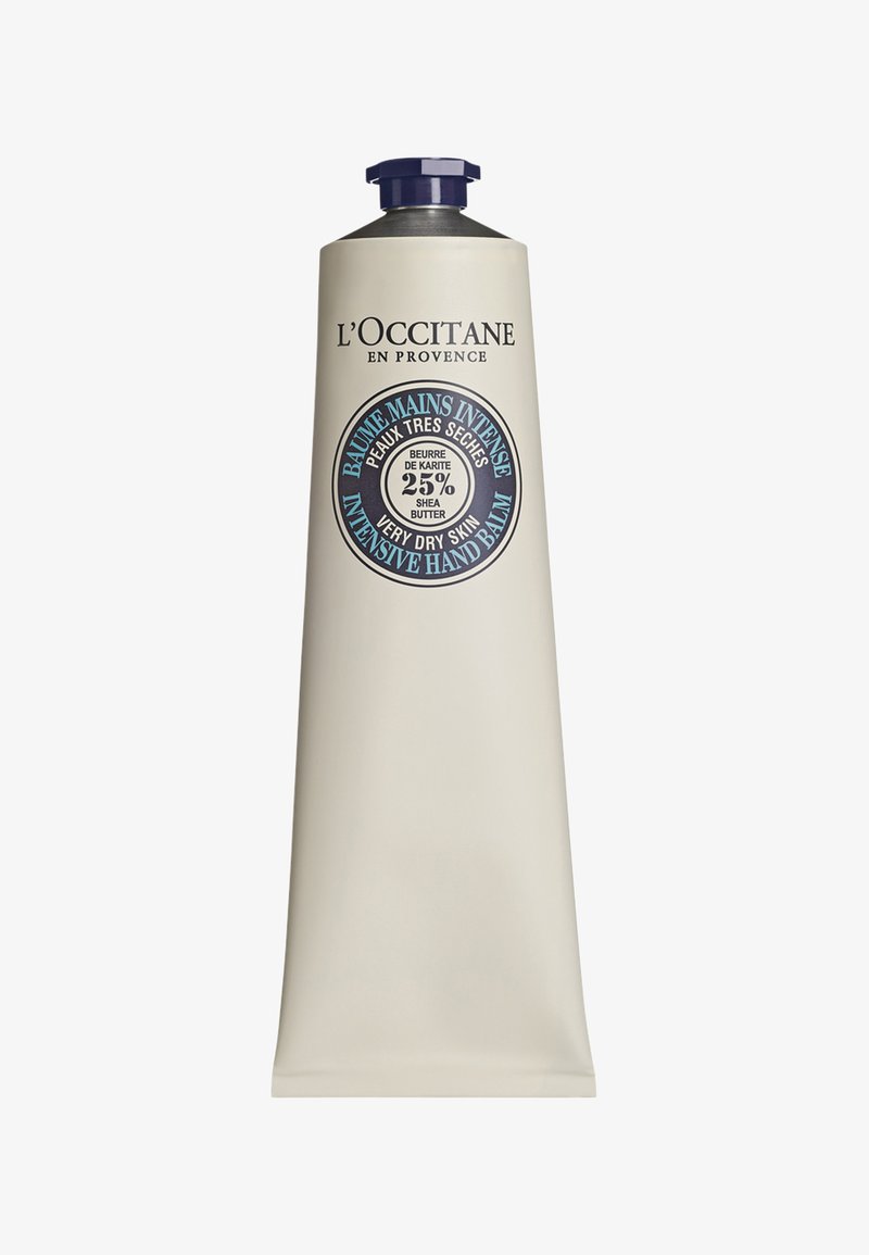 L'Occitane sheaboter handbalsem in een metalen zilveren tube met een blauwe dop. Het voorlabel toont tekst die de 25% sheaboter inhoud benadrukt.