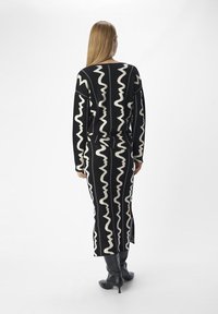 Object Pullover - black