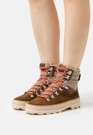 GANT FRENNY - Winter boots - beige
