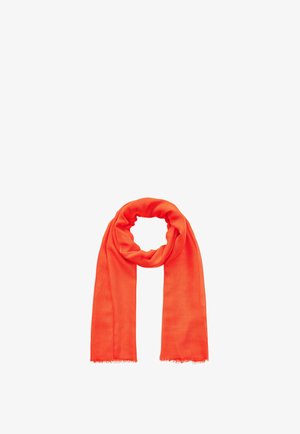 Hellorangener rechteckiger Schal mit weicher Textur, locker mit Fransen auf weißem Hintergrund geschlungen.