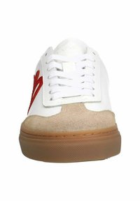 White sneaker with red accents, suede toe cap, textured rubber sole, and white laces. Features a padded tongue and side stitching detail.