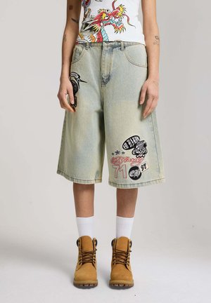 MULTI BADGE TATTOO - Džínové kraťasy - bleach