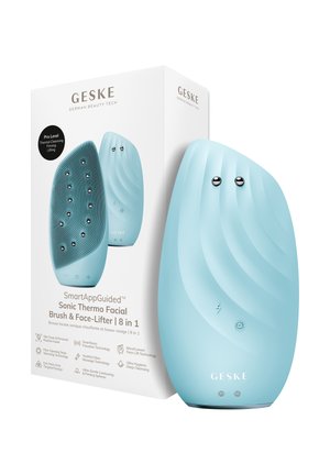 Lichtblauwe GESKE sonic thermo gezichtsborstel en gezichtsliftapparaat met golvende textuur en metalen bolletjes, getoond naast de witte productdoos.