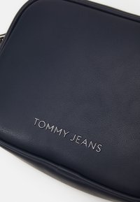 Tommy Jeans MUST CAMERA BAG - Borsa a tracolla - dark night navy