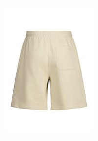 Beige shortsit, joissa on joustava vyötärö, yhden takataskun ja sileä, pehmeä rakenne. Polvitanssikipä. 